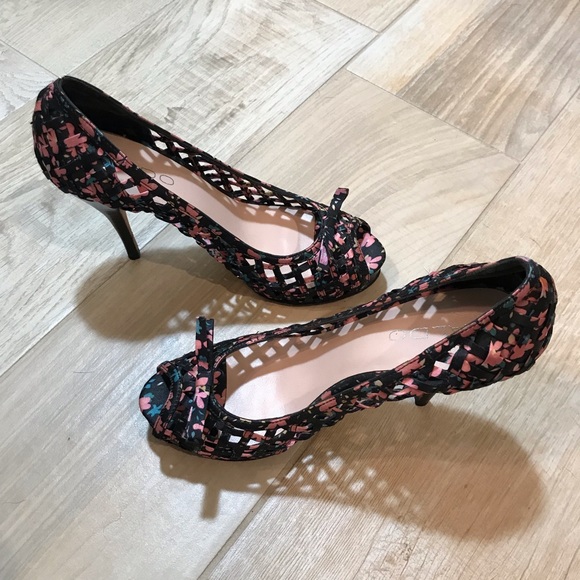 Aldo pink flower lattice 4” heels - size 6.5 - Picture 4 of 4